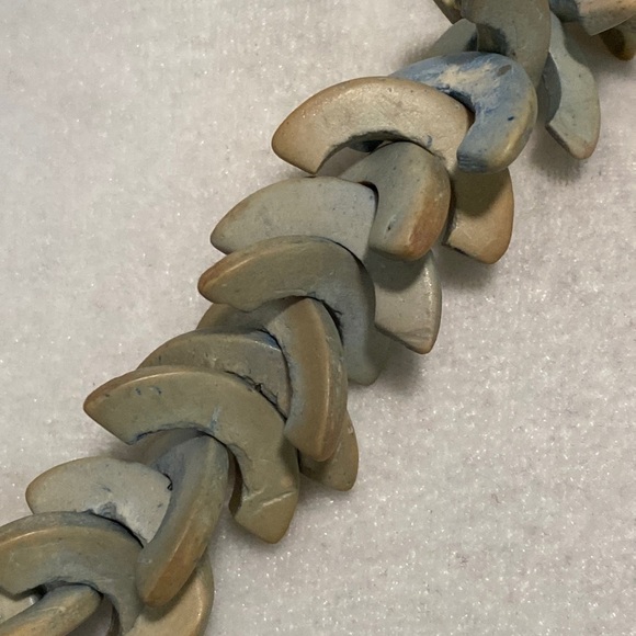 Seashell Cream Howlite Chevron Arrow Bohemian Edgy Minimalist Choker Necklace - Picture 11 of 16